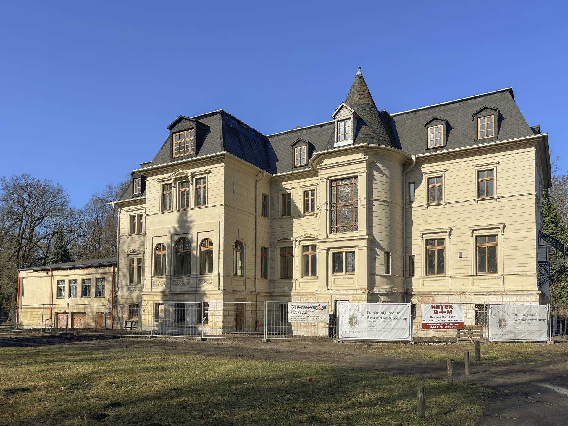 Tangerhütte, Altes Schloss