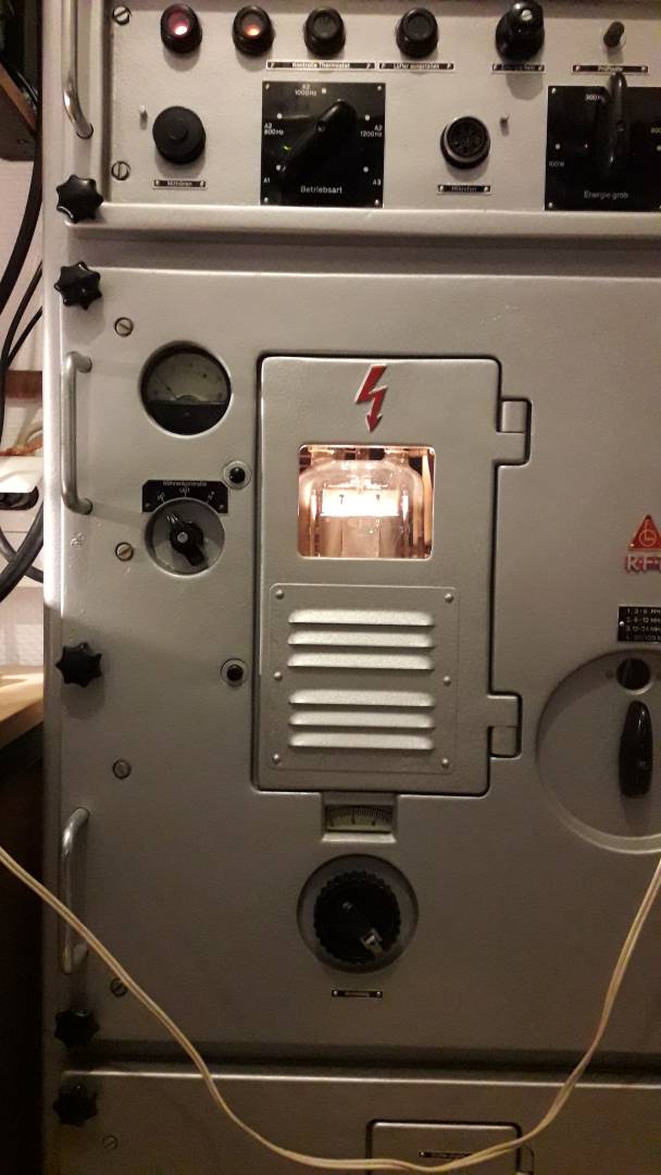 Senderöhre im 800W Schiffsender FGS161 in Betrieb